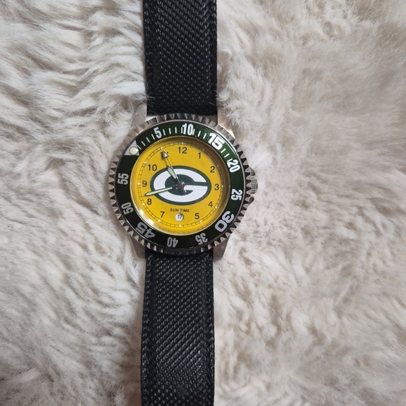 Sun Time Green Bay Packers Watch NFL Football Fan Leather Band Black Yellow Face